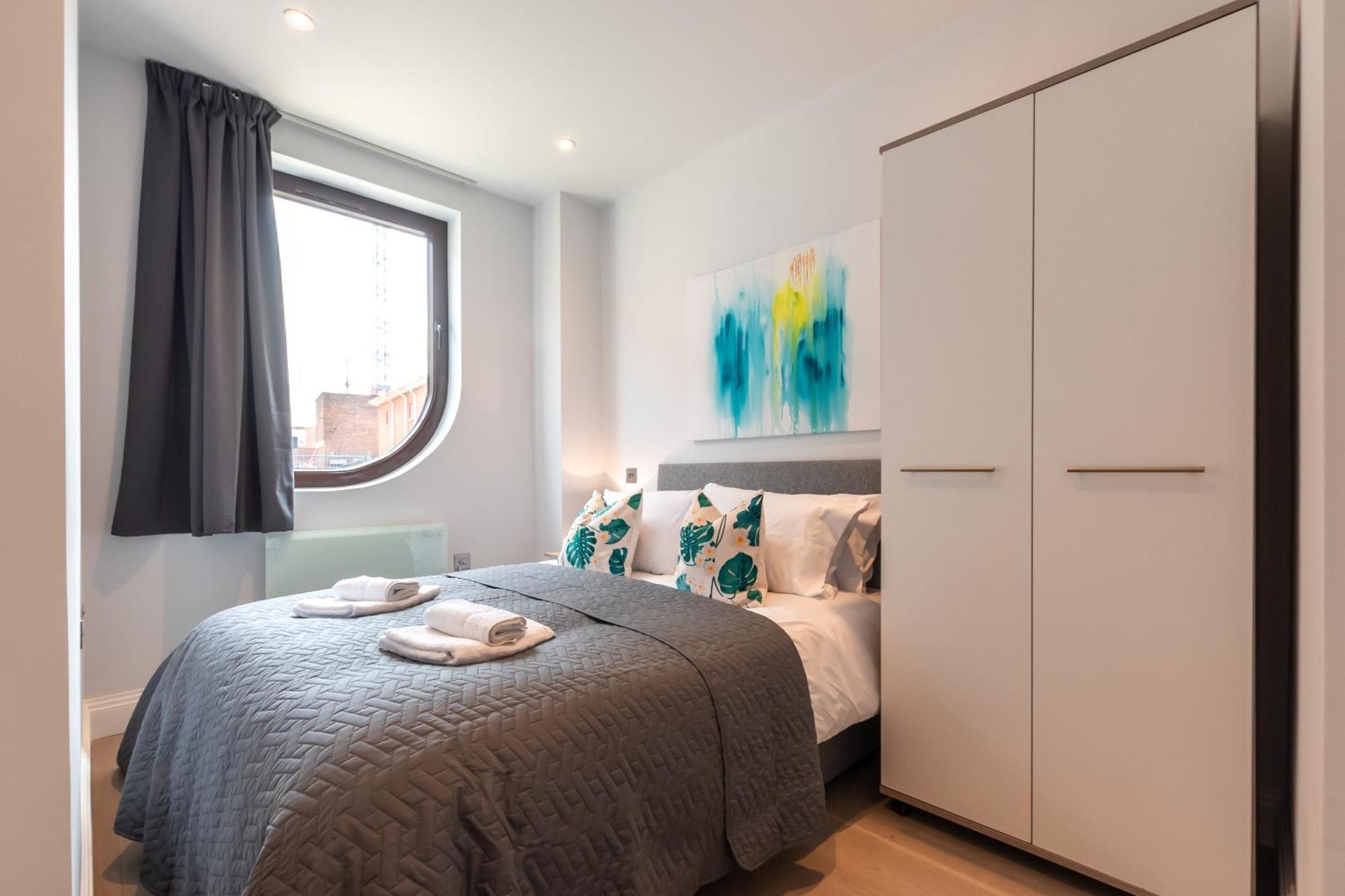 Brand New With Free Parking And Wifi! * Staines-upon-Thames